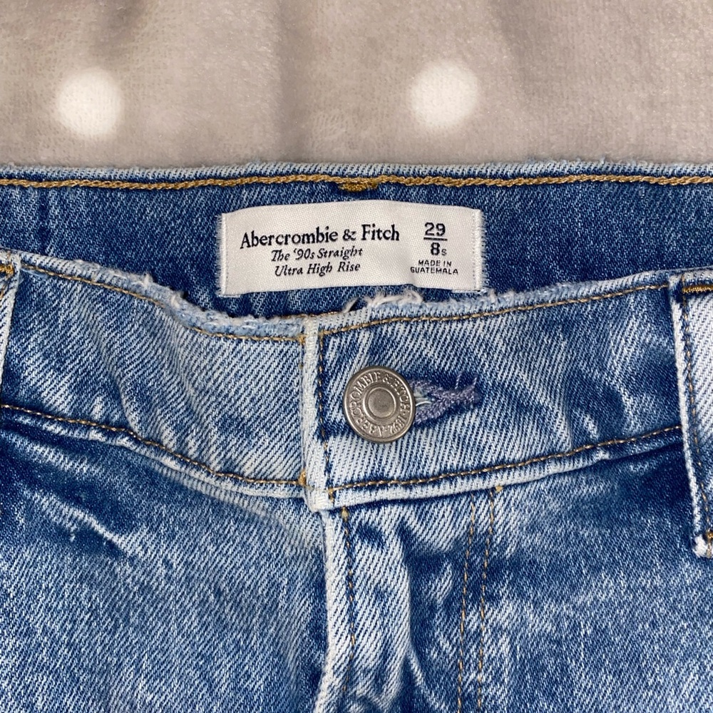 Abercrombie 90’s Ultra High Rise Straight Jean